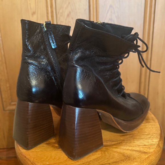 Black lace up boots - Picture 4 of 4